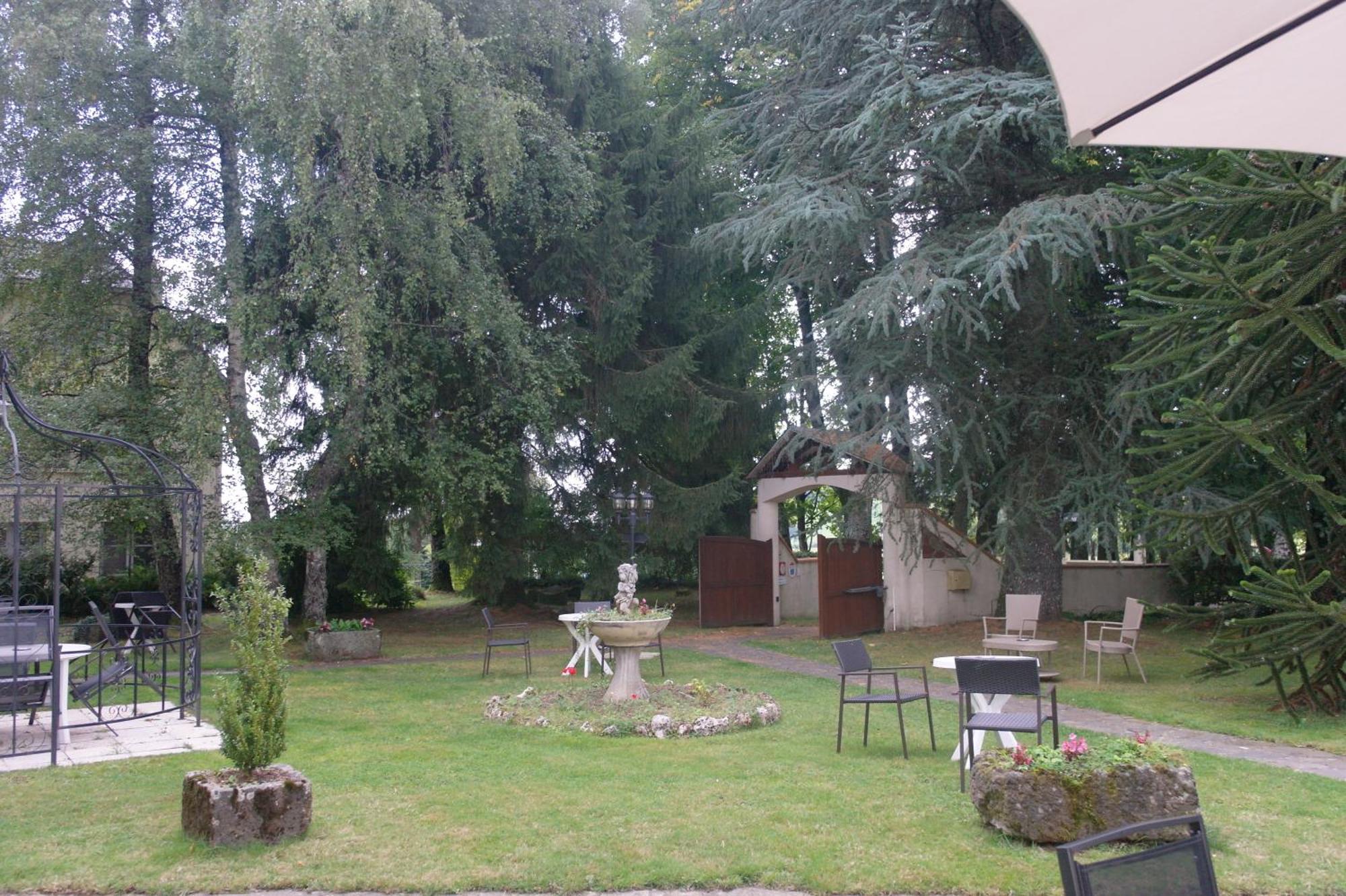 Hostellerie Saint Clement Vic-sur-Cere Luaran gambar