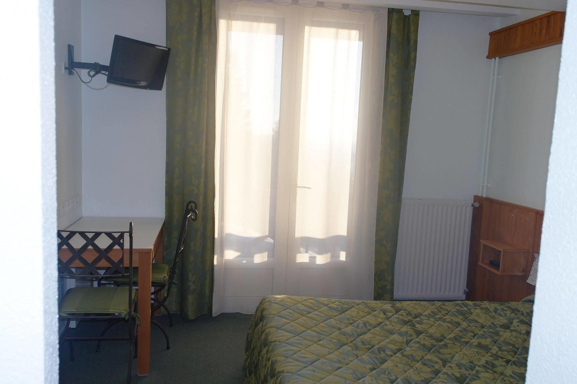Hostellerie Saint Clement Vic-sur-Cere Luaran gambar